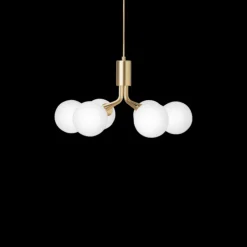 Outlet Apiales 6 lysekrone, børstet messing/opal Messinglamper|Glas Lamper