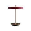 Best Asteria bordlampe m/USB, ruby rød/messing Messinglamper|Skrivebordslamper