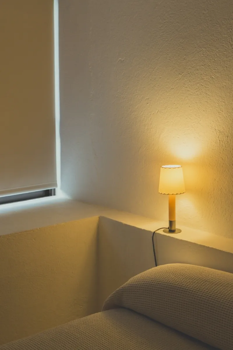 BASICA MINIMA bordlampe bronze/beige Sommerhus Lamper|Bordlamper