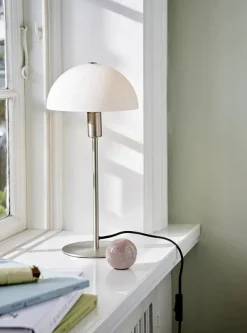 New Ellen 20 bordlampe, børstet stål/opal Hvide Lamper|Skrivebordslamper