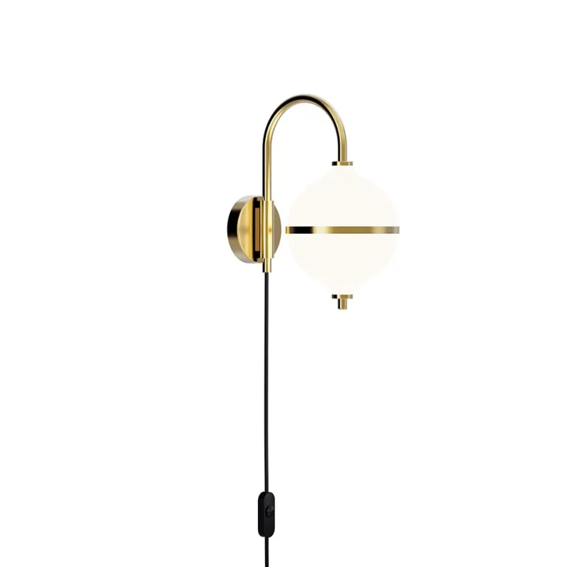 Discount Eternal Moonlight væglampe m/sort ledning, opal/messing Messinglamper|Hvide Lamper