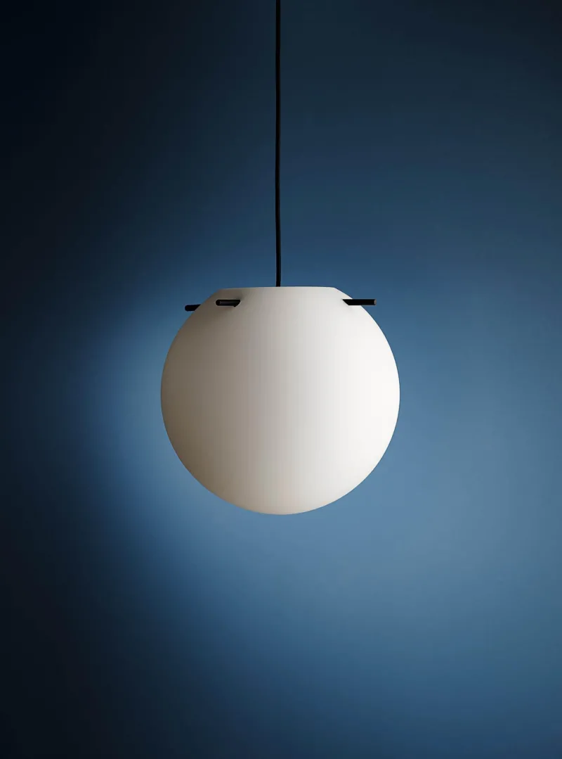 Clearance Koi pendel Ø32, opal/sort Hvide Lamper|Glas Lamper