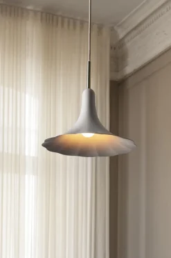 Best Petalii 1 pendel small, poleret messing/hvid Hvide Lamper|Lamper Til Sofabord
